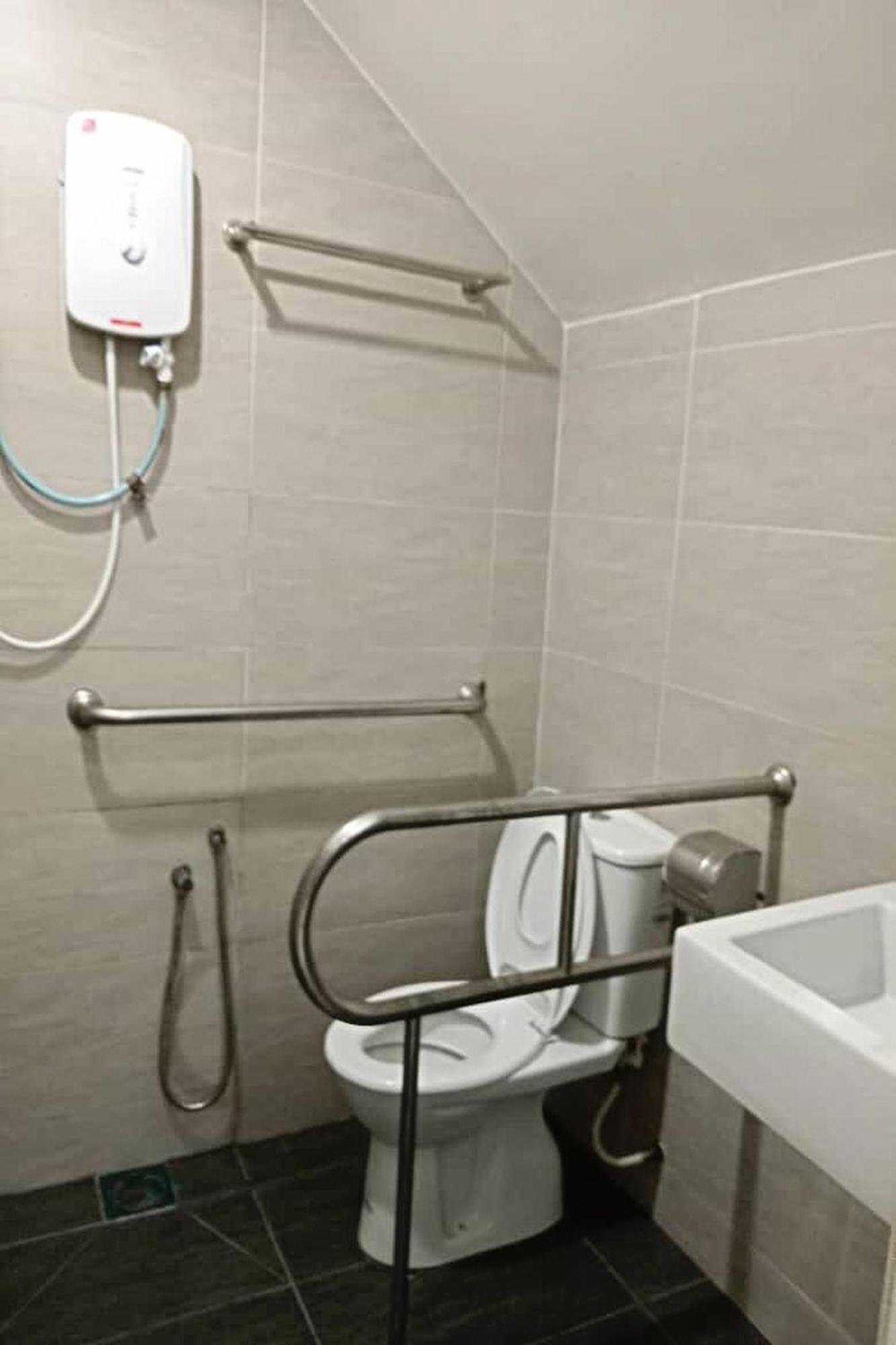 Coop Hotel Putrajaya & Cyberjaya Kampung Dengkil Exteriör bild